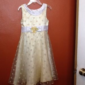 Little girls yellow and white dress size 6